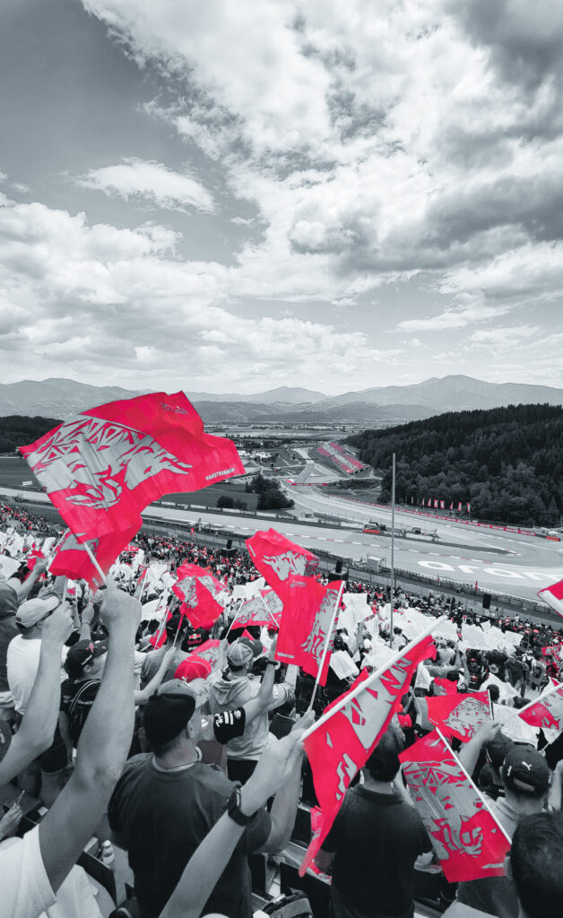 cheering finals / Mobile Photgraphy - Alexander Braun