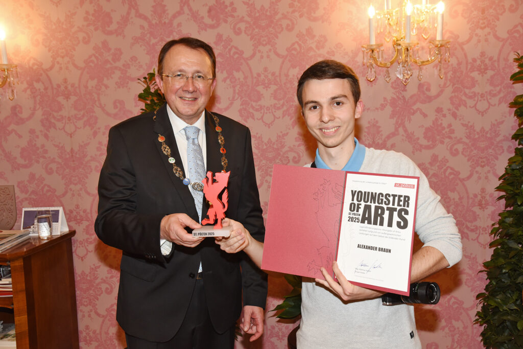 Youngster of Art - Alexander Braun mit Bgm. Matthias Stadler (Fotocredit: Stadt St. Pölten: Josef Vorlaufer)