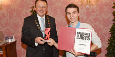 Youngster of Art - Alexander Braun mit Bgm. Matthias Stadler (Fotocredit: Stadt St. Pölten: Josef Vorlaufer)